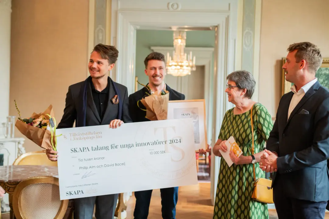 Philip and David receiving the SKAPA award for young innovators 2024